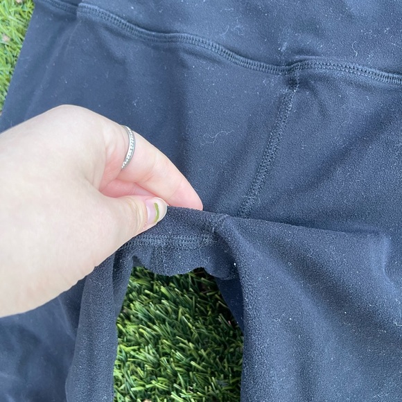 Alo Yoga Capri Leggings - Picture 5 of 5